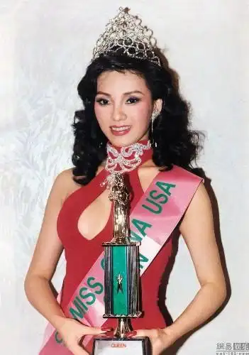 艳星彭丹成甘肃政协委员 昔日艳照曝光