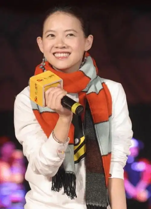 陷三角恋落小三骂名感情坎坷活出真自我的曾宝仪