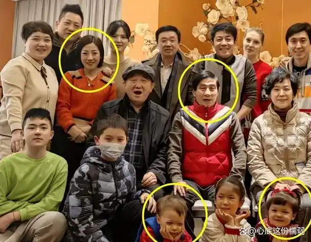 近日,撒贝宁一家的全家福照片曝光,引发公众关注和讨论.