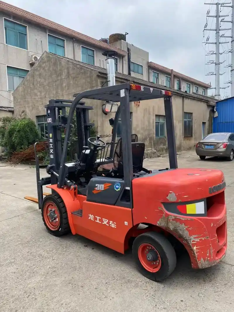 自家用的龙工3吨叉车,升高 - 抖音