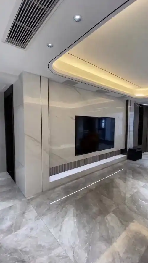 现代风格电视背景墙设计,材料是大理石,黑钛金1公分,电视内嵌式,非常