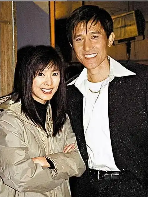 米雪成龙曾苦追8年相恋26年男友患癌离世后至今单身一人