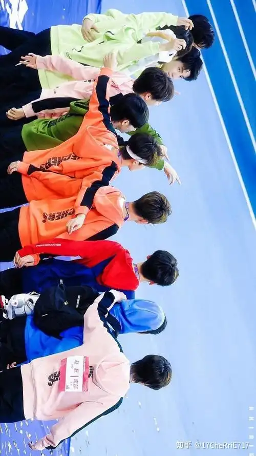 有没有什么r1se的神仙图片可以做背景的那种