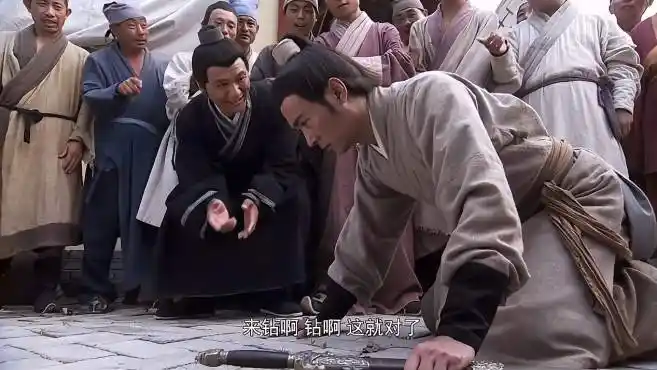 战神韩信:韩信惹怒恶霸,为平息事端甘愿受胯下之辱,能屈能伸!