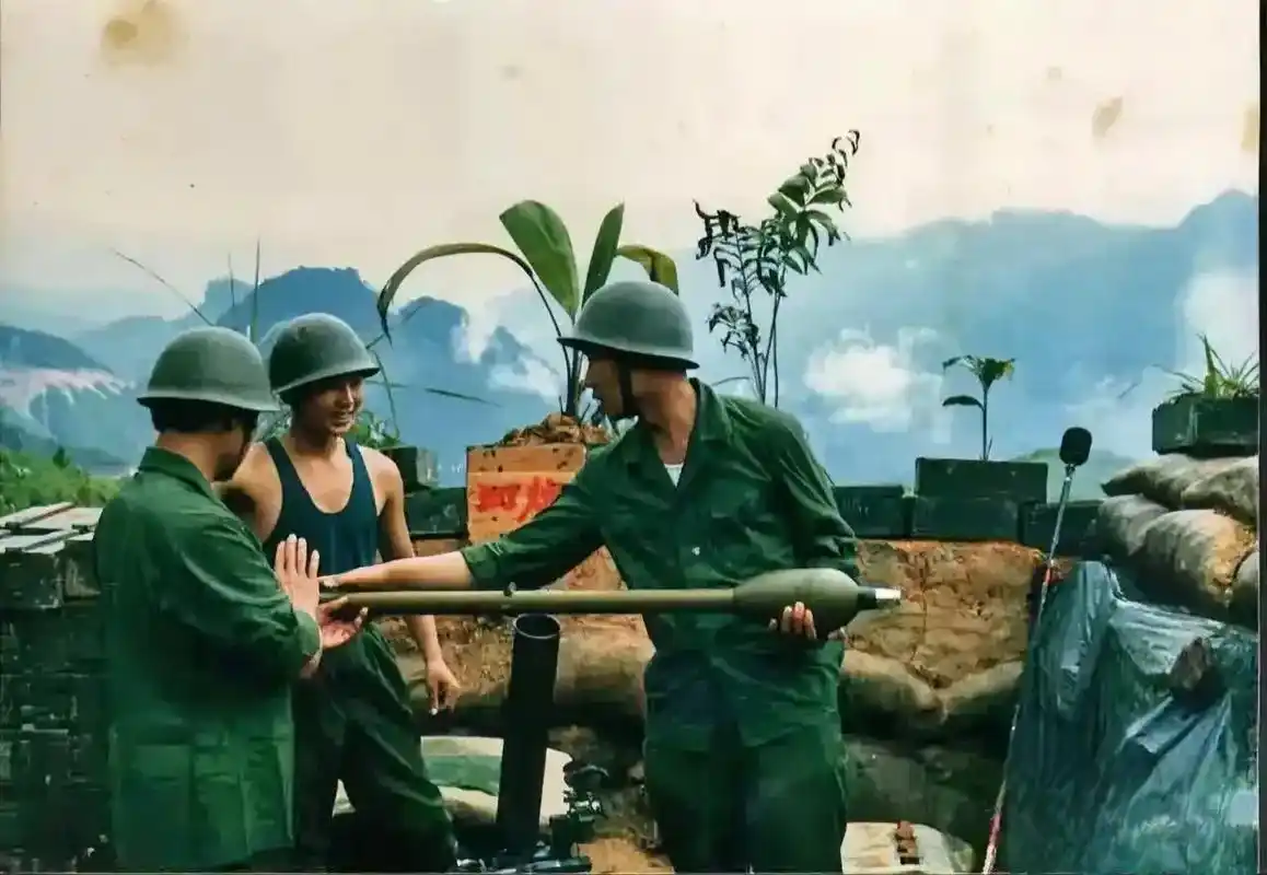 这是1985年在云南老山前线阵地上