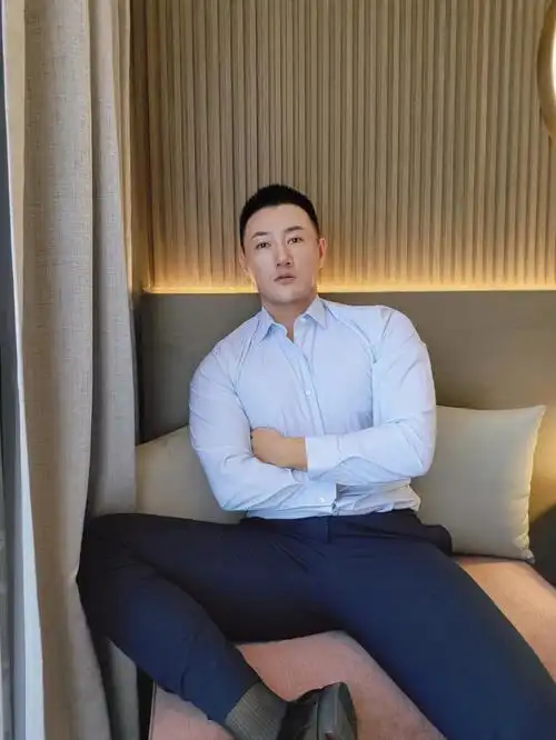 搭配西装的男士皮鞋  #男士皮鞋穿搭  #冬日衬衫  40岁社畜大叔的