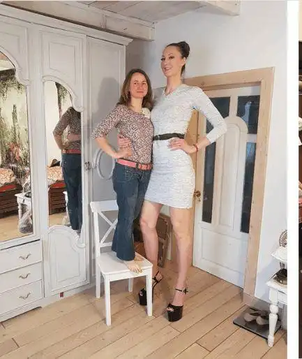 俄罗斯美女腿长133厘米是世界上最长腿欲挑战吉尼斯纪录