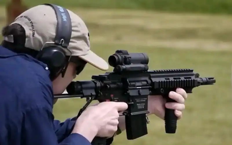 射击hk416c突击步枪