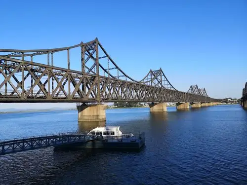 丹东市貌,鸭绿江断桥,鸭绿江对岸的朝鲜