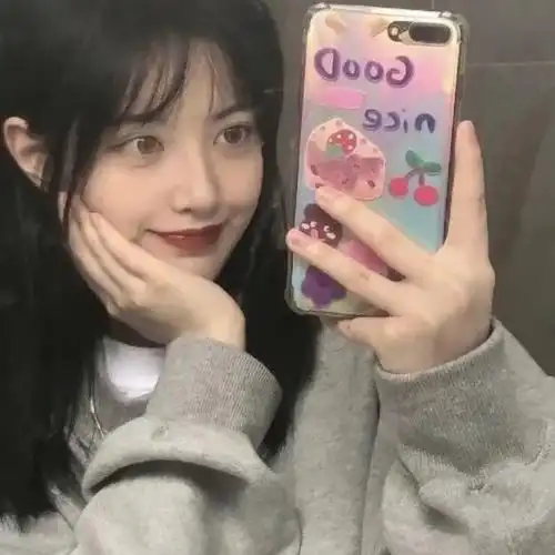 超级温柔的抱手机女头