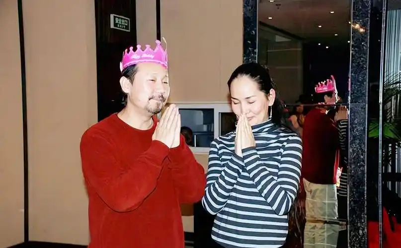 腾格尔:与哈斯高娃分手后,娶小妻子也幸福,女儿的早逝让他流泪_吉尔