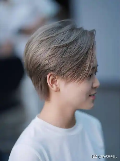 挂耳短发:时尚新宠,颜值加分利器