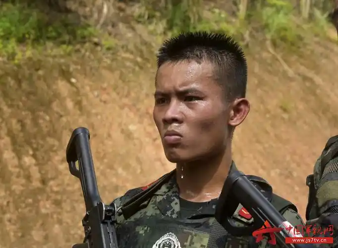 9 特战队员坚毅的目光.