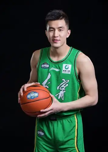 郭艾伦太难了难与耐克解约穿李宁违约要长期缺席辽宁比赛