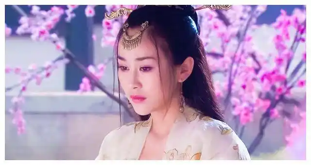 周扬:宝莲灯前传的三圣母,婚礼伴娘还是刘亦菲,出道19年却没_因为