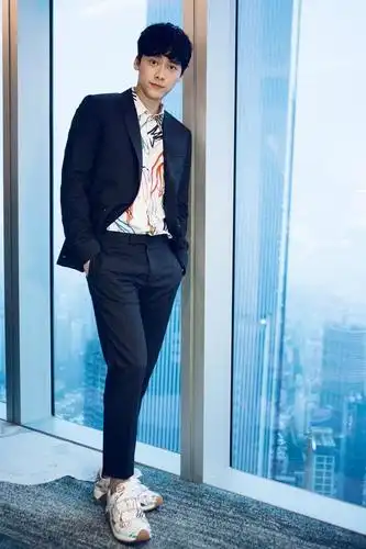 要知道,平日里身高181的大长腿李易峰是这样的