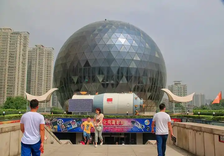 闺女想领着孩子去位于西安市电视塔下的陕西省自然博物馆及科技馆一游