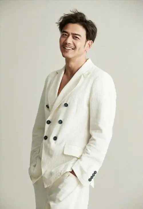 回顾杨烁顶风索要天价片酬油腻耍大牌还与刘涛传绯闻