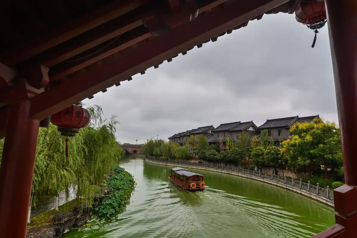 姜堰北大街文化街区,又称姜堰古罗塘景区,位于江苏省泰州市姜堰区北