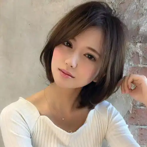 气质的波波头短发 即使是寒冷的冬天,波波头也是出镜率极高的发型了