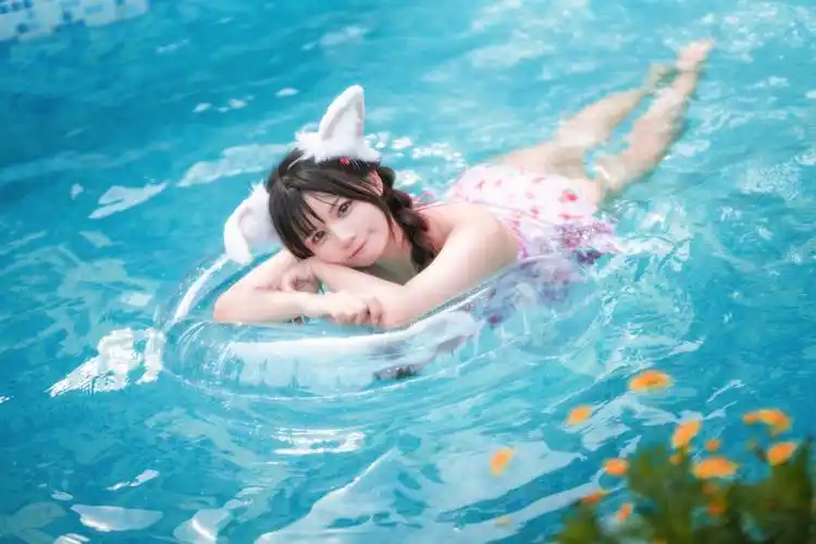 泳装  #少女写真  #写真分享夏天快来!想游泳了摄影:@魔都妹摄豆鲻梃