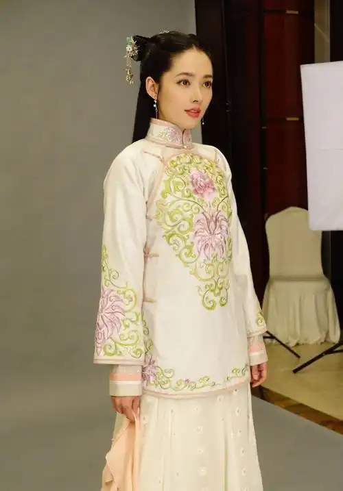 郭碧婷古装变俏娇娘