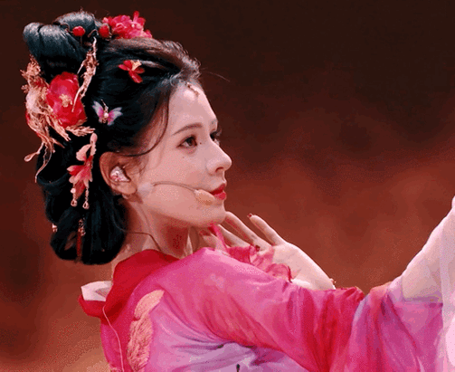 张予曦甜妹#张予曦粉色国风造型好美好仙呀,妥妥的甜妹张予曦