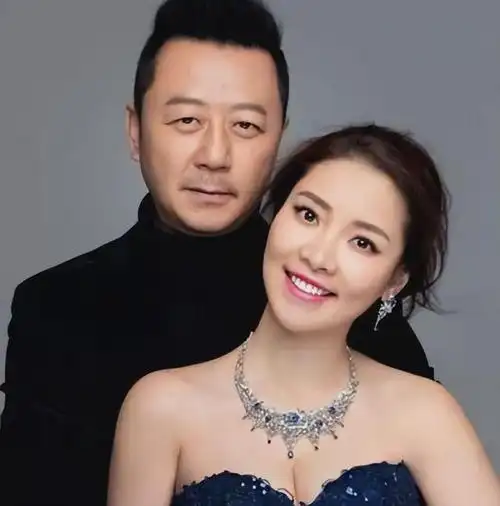 演员郭月老公是谁,演员郭月近照(郭涛妻子富态圆润)