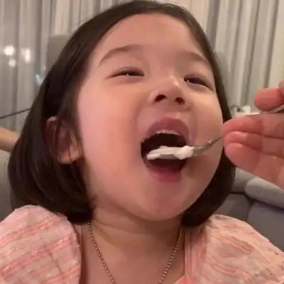 念寻:甜甜爱笑的小姑娘最可爱啊~ _女生头像_我要个性网