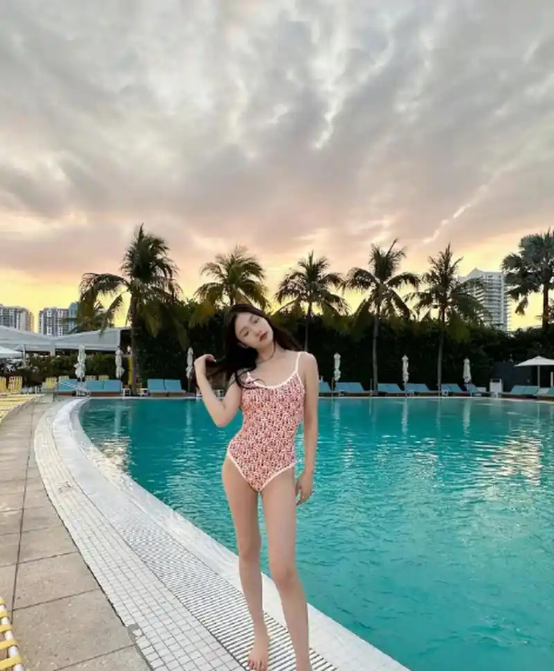 林允泳衣照真美,这双大长腿简直绝了,你们能get的到吗[求关注]