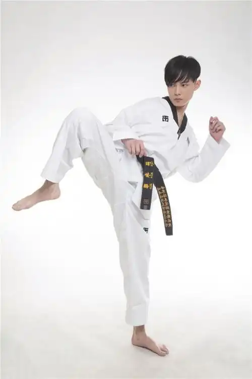 肌肉男:尹正一组跆拳道写真曝光 获封武神称号-小虾米