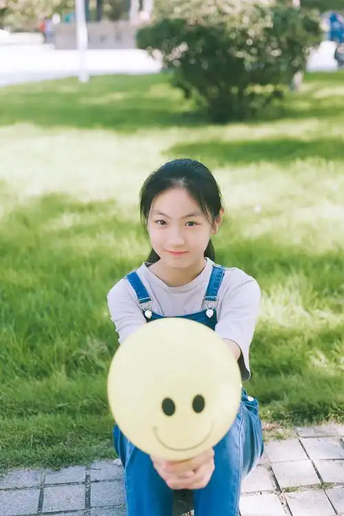 青春洋溢的13岁女孩