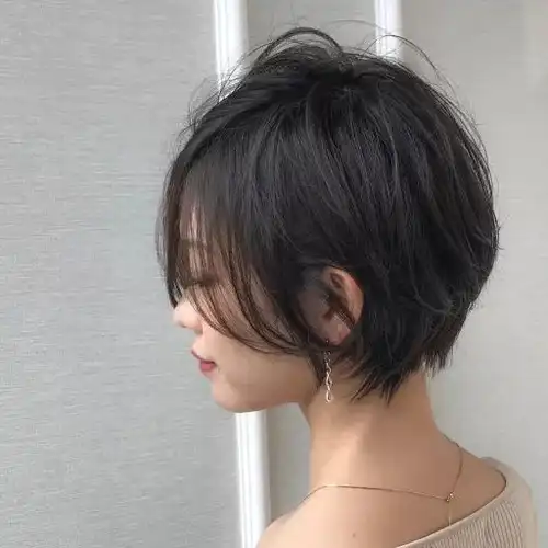 雾系蓬松短发这一款稍微有点个性下面还有……怎么样?有没有喜欢的呢?