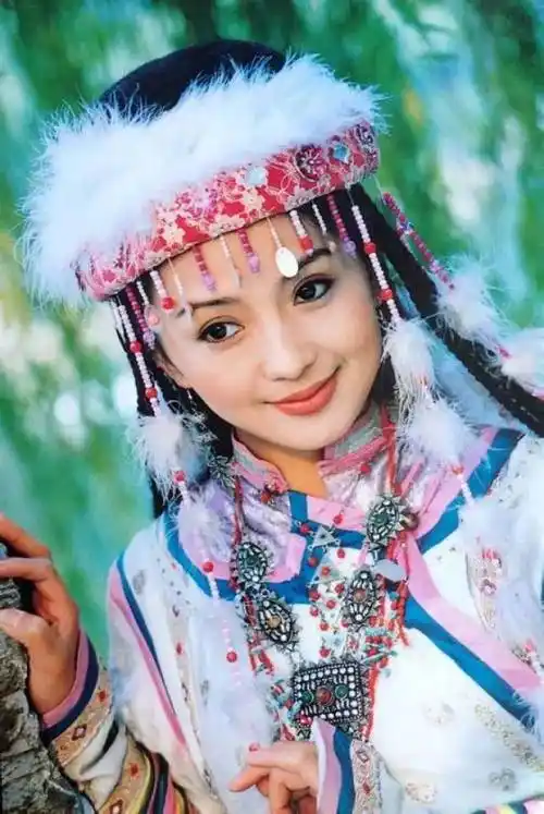 饰演香妃走红后,刘丹的资源变得很多起来,比如参演了经典古装神话剧