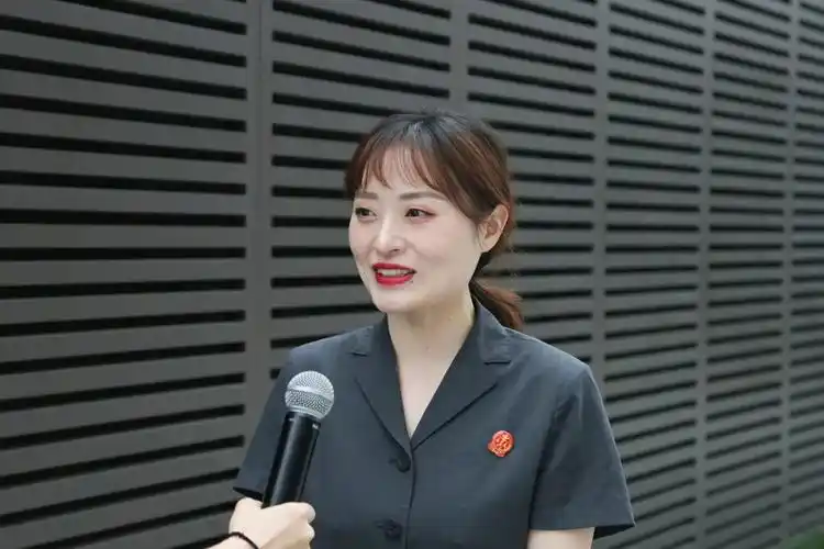 瞧~一位火辣热忱的"网红"法官丨三秦最美法院人
