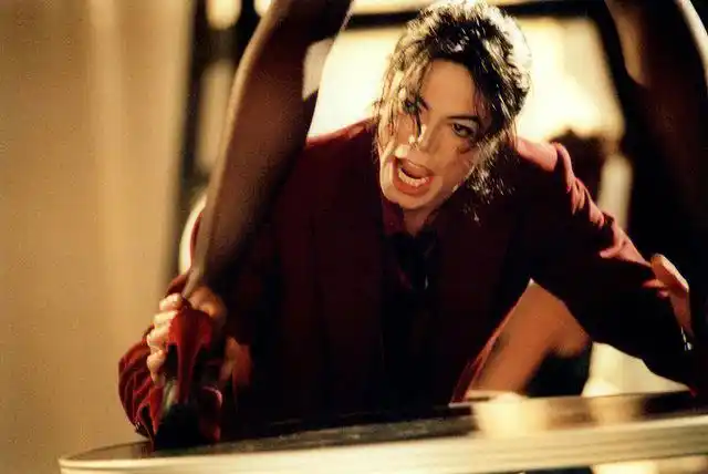 红西装小辫子造型,也就我迈可以驾驭了999999##迈克尔杰克逊