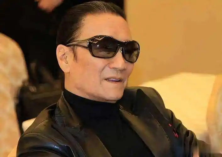 和大49岁谢贤相恋12年,用青春换2000万分手费,如今coco怎么样了_甄珍