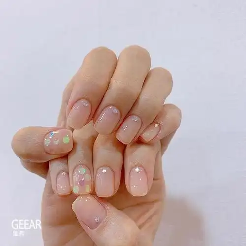 这些简约的美甲款式,专为那些不爱浮夸的女生而设!