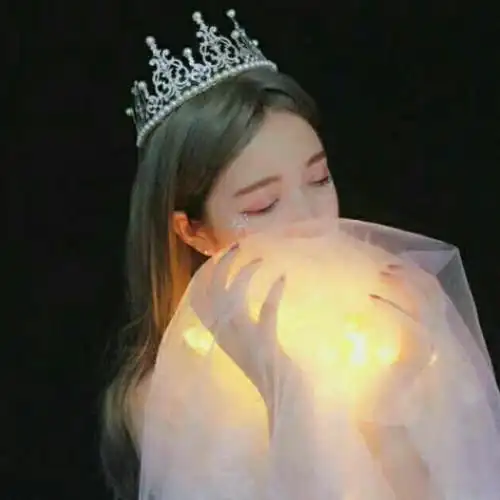 戴皇冠的仙子头像