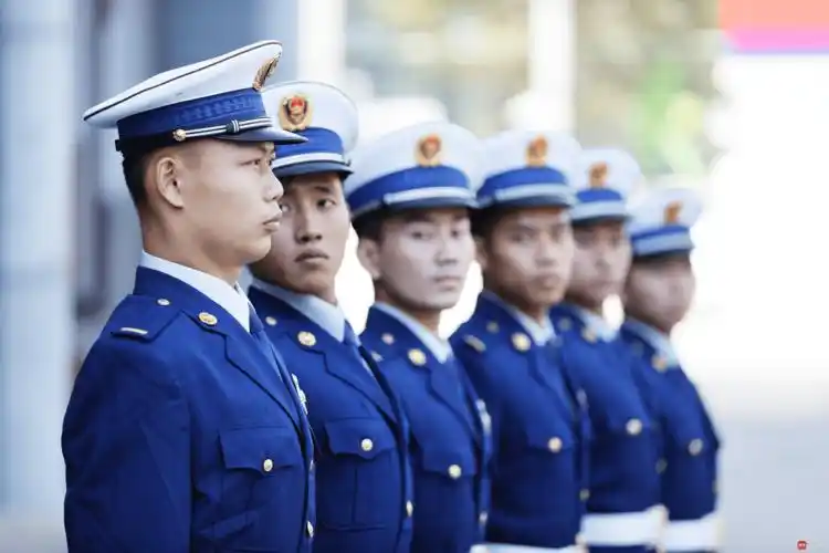 这抹火焰蓝太帅了深圳市消防救援支队新招录125名消防员