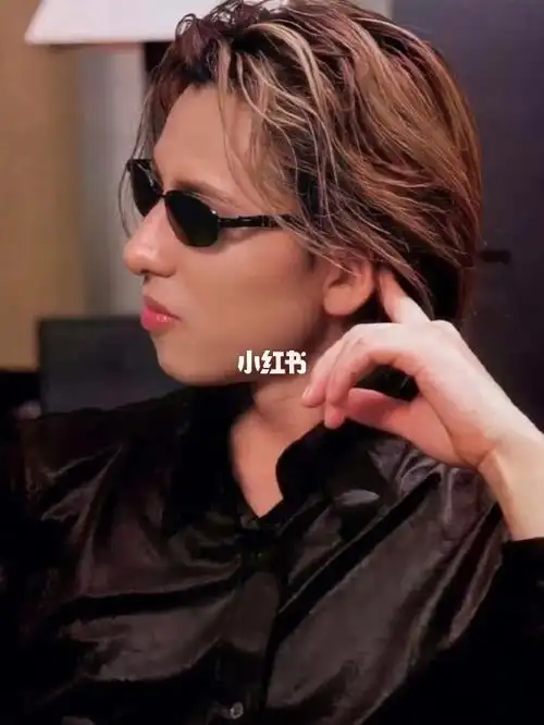 我第一次看到yoshiki就惊艳了,好美!这是谁啊!