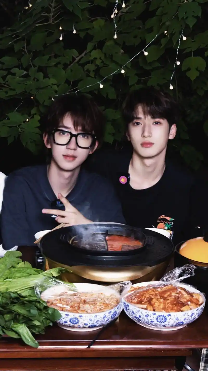 "重逢""瞬间"#翔霖 #严浩翔 #贺峻霖 #five - 抖音