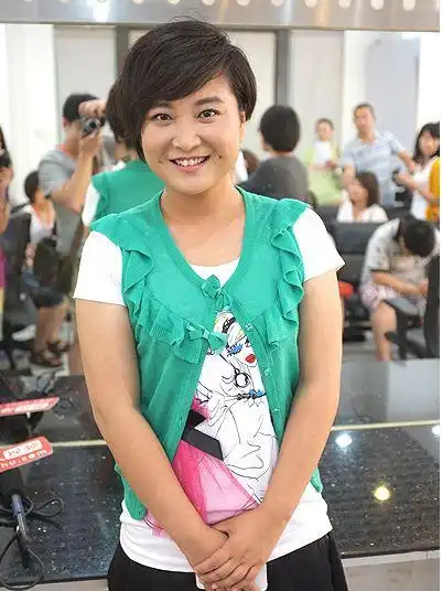 贾玲可爱酒窝美图