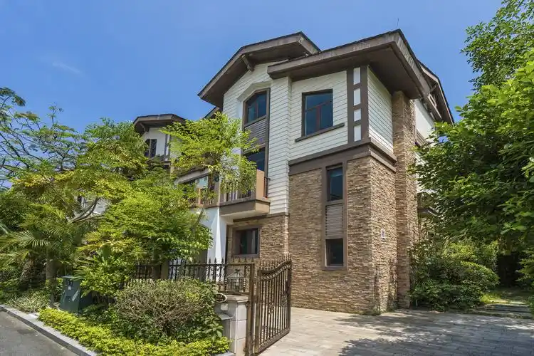 浅水湾苑区双拼别墅外观 院子(2台车位免费)