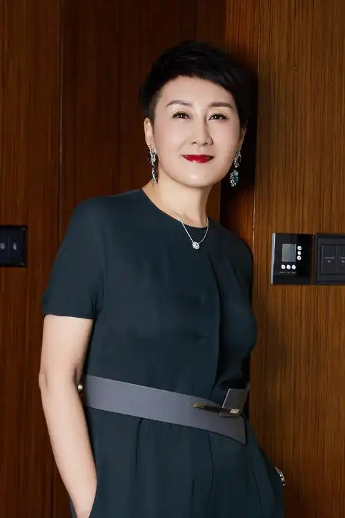 张凯丽故事里的中国出演钟南山夫人运动员气质贴切获导演赞神似