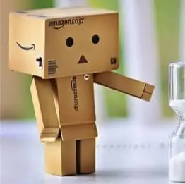 求danbo的情侣头像就是那个小盒子人