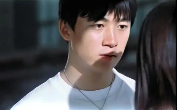 潘粤明情不自禁小白超奶啊