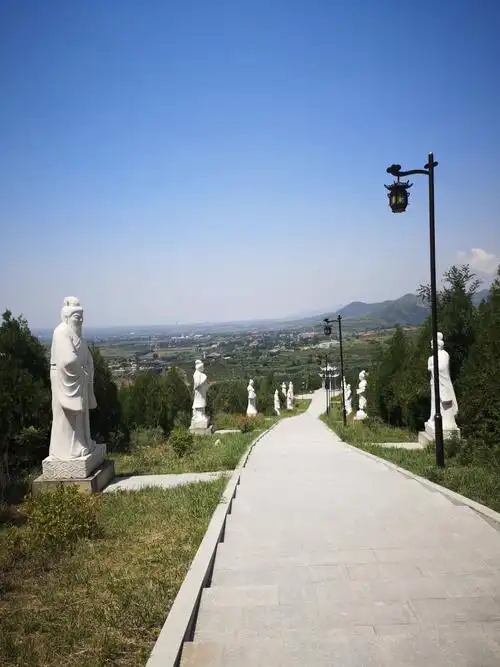 县南阳镇野河山景区内是通往姜子牙封神台的必经之道共有466个台阶