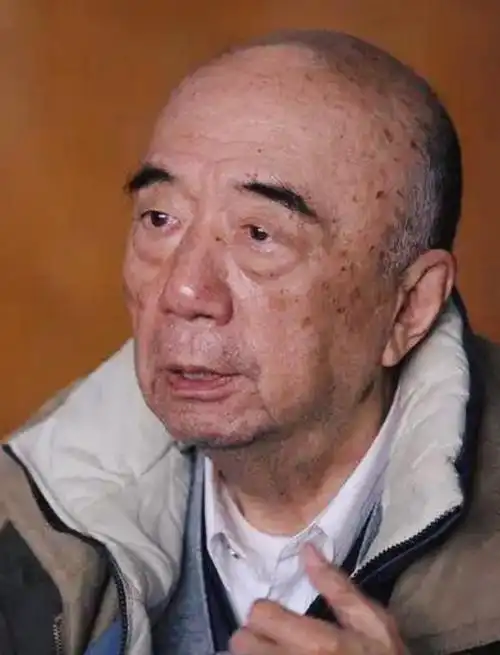 花甲之年步入娱乐圈,李丁因癌症去世,相守57年妻子临别哭成泪人|演员