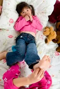 挠痒痒的脚照片